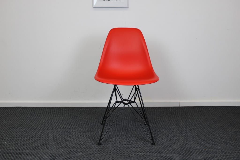 gebed voormalig Ambacht 24 Vitra Eames DSR dinning chairs poppy red, zwart of wit onderstel |  DoDesign