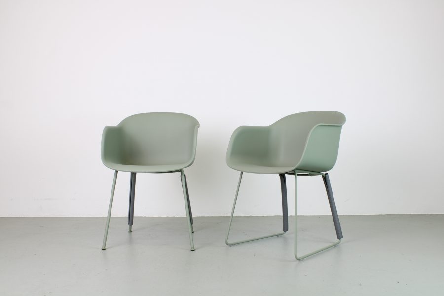 Muuto Fiber stoelen, zwart en dusty green