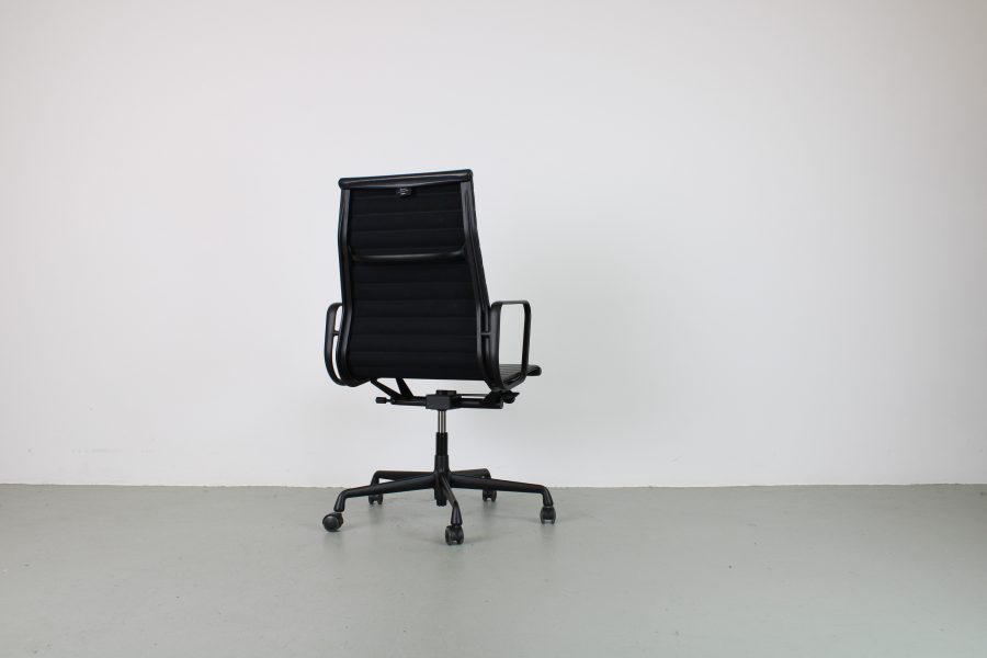 Vitra Eames EA 119 bureaustoel, All Black - Afbeelding 3