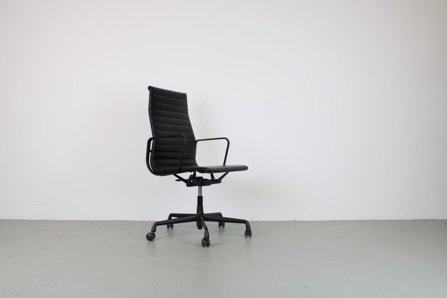 Vitra Eames EA 119 bureaustoel, All Black - Afbeelding 4